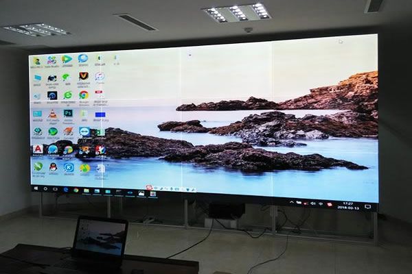 現(xiàn)代會議室使用0.88mm拼接屏好還是LED顯示屏好？