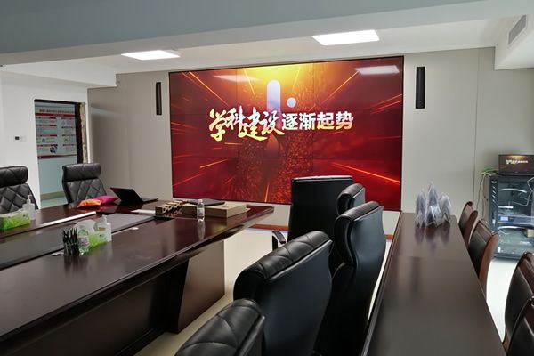 無(wú)縫拼接屏與0.88mm液晶拼接屏哪款顯示效果更好？