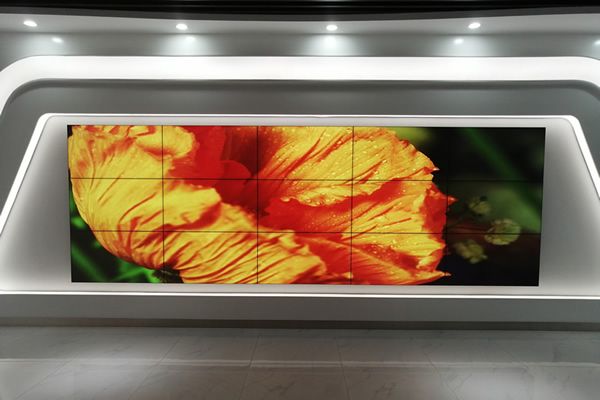 網(wǎng)絡(luò)直播間背景墻用液晶拼接屏好，還是LED顯示屏好？